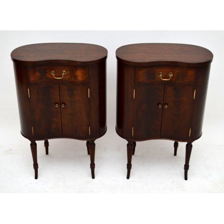 Antikes Paar Nachtschränkchen Tische