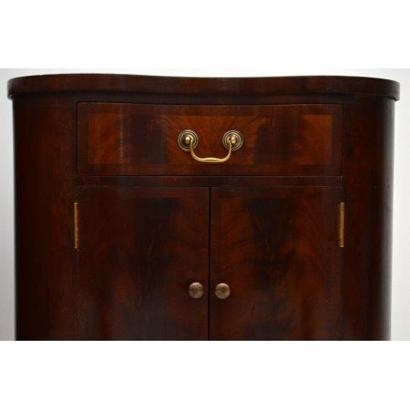 Antikes Paar Nachtschränkchen Tische