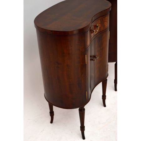 Antikes Paar Nachtschränkchen Tische