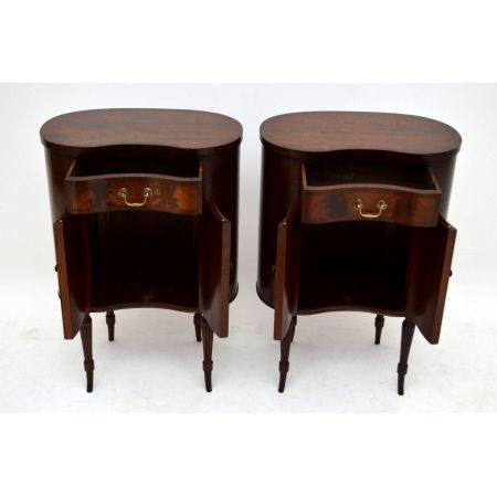 Antikes Paar Nachtschränkchen Tische