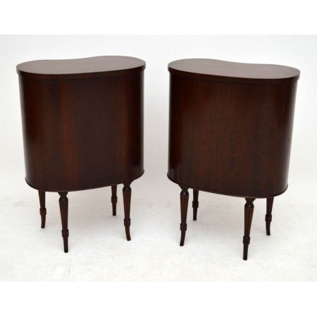 Antikes Paar Nachtschränkchen Tische