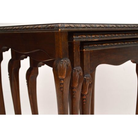 Nest of Table geschnitzte Walnuss Beistelltische