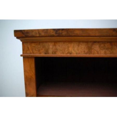 Antiker Nussbaum Bücherschrank