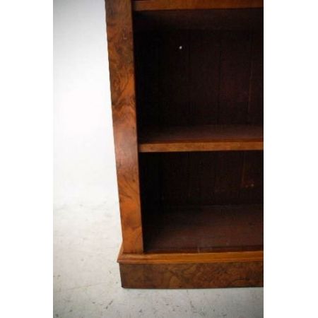 Antiker Nussbaum Bücherschrank