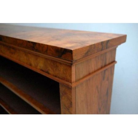 Antiker Nussbaum Bücherschrank
