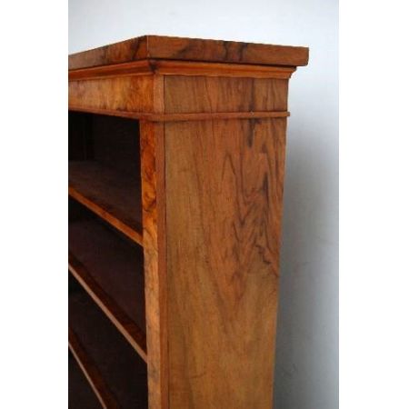 Antiker Nussbaum Bücherschrank