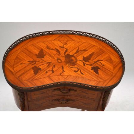 Antiker nierenförmiger Beistelltisch