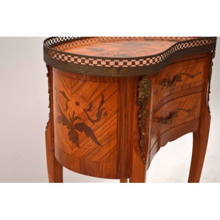 Antiker nierenförmiger Beistelltisch