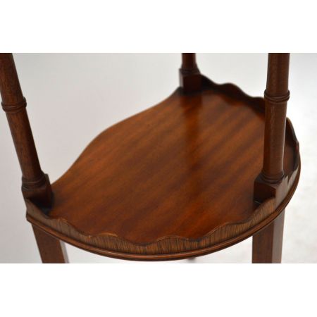 Antiker kleiner Beistelltisch 2 Etagen