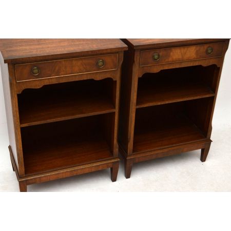 Antiker kleiner Beistelltisch 2 Etagen kleiner Holztisch mit Messinggriffen Mahagoni Tisch