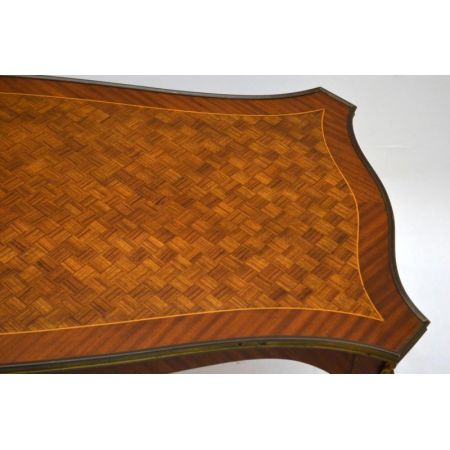 Schöner antiker Coffee Table Sofatisch