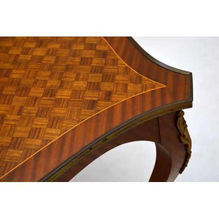 Schöner antiker Coffee Table Sofatisch