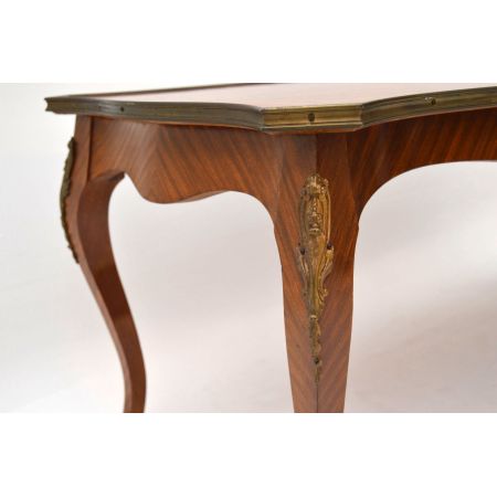 Schöner antiker Coffee Table Sofatisch