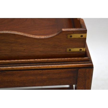 Schönes antiker Coffe table Butlers Tray