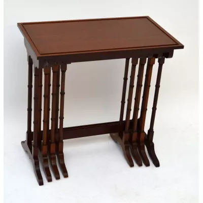 Antikes Nest of Tables 4 kleine Tische
