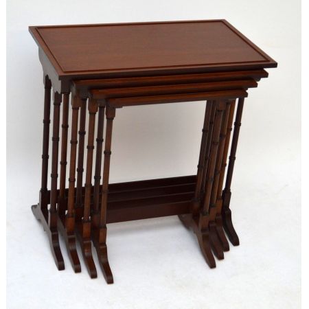 Antikes Nest of Tables 4 kleine Tische