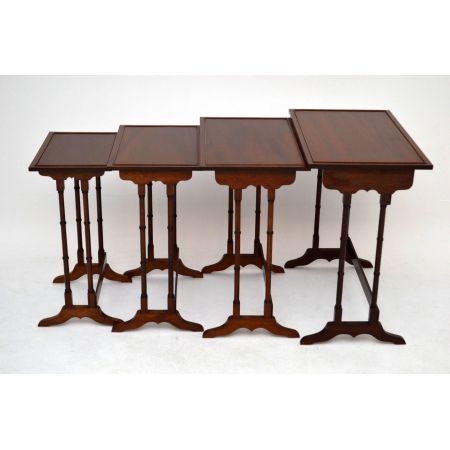 Antikes Nest of Tables 4 kleine Tische