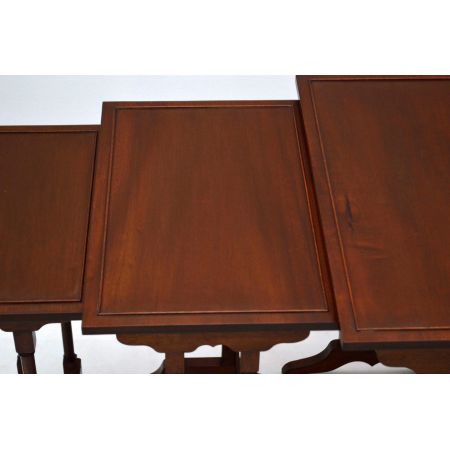 Antikes Nest of Tables 4 kleine Tische