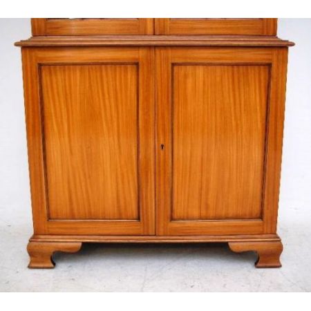 Two Door Bookcase satin wood sehr rar 