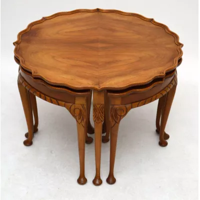 Rundes Nest of Tables antik aus Nussbaum
