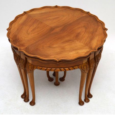 Rundes Nest of Tables antik aus Nussbaum