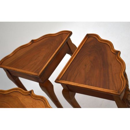 Rundes Nest of Tables antik aus Nussbaum