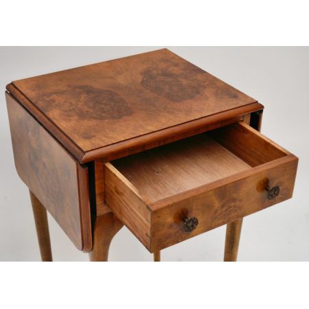 Antiker Nussbaum Drop Flap Beistelltisch