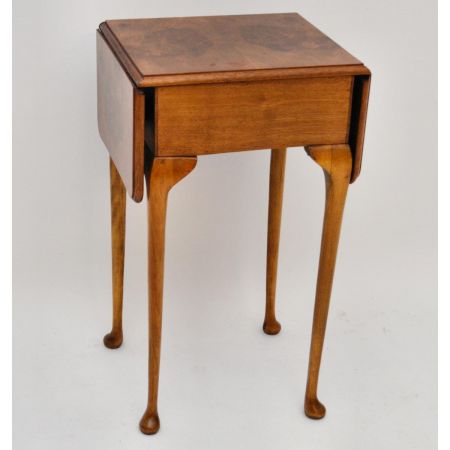 Antiker Nussbaum Drop Flap Beistelltisch