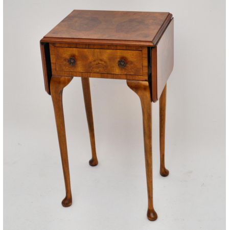 Antiker Nussbaum Drop Flap Beistelltisch