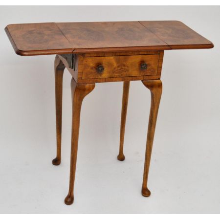 Antiker Nussbaum Drop Flap Beistelltisch