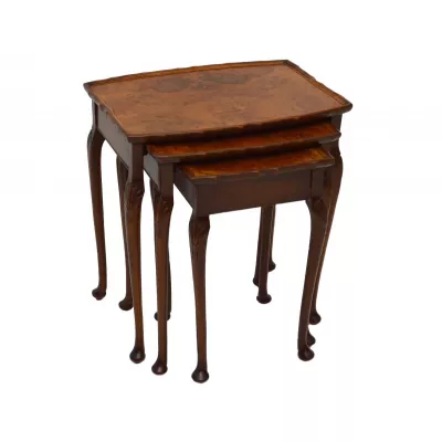 Antiker Nussbaum Nest 3er Tisch Set