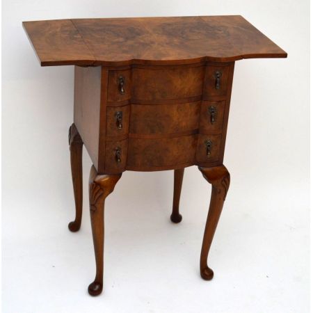 Antiker Nussbaum Tropfen Flap Beistelltisch mit Schubladen