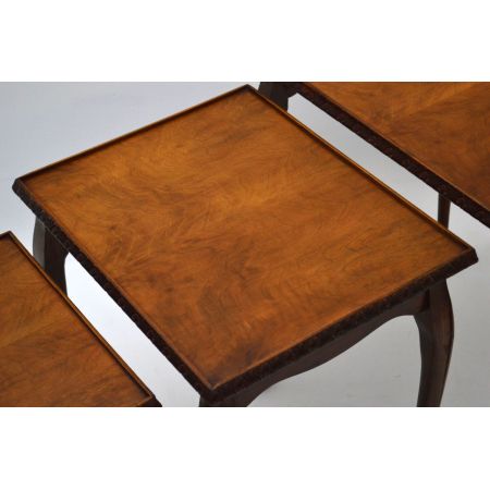 Antiker Queen Anne Style Nussbaum Nest 3er Tisch Set