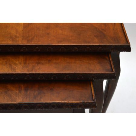 Antiker Queen Anne Style Nussbaum Nest 3er Tisch Set