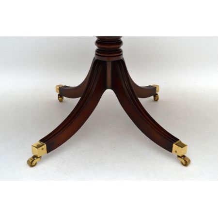 Langer antiker Regency-Stil Oval Couchtisch
