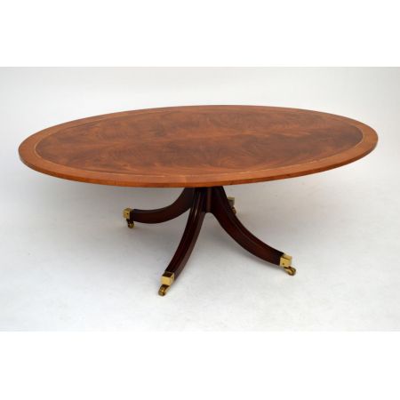 Langer antiker Regency-Stil Oval Couchtisch