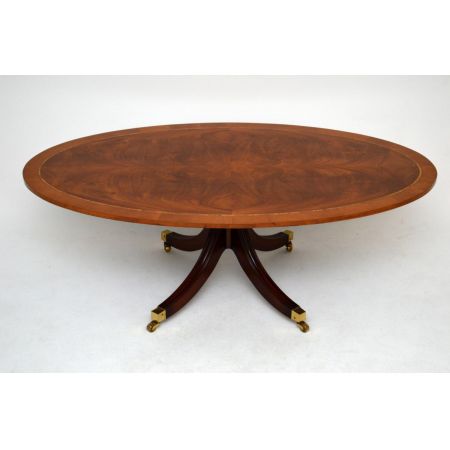 Langer antiker Regency-Stil Oval Couchtisch