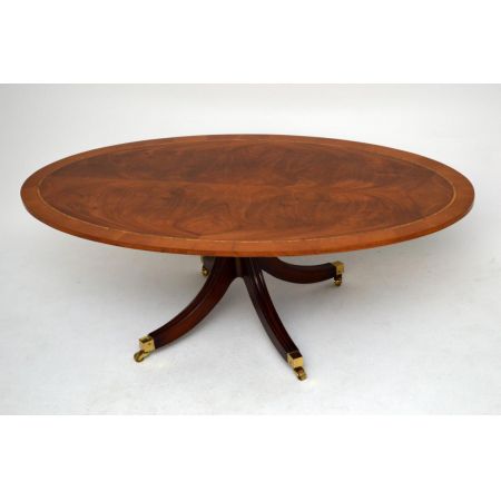 Langer antiker Regency-Stil Oval Couchtisch