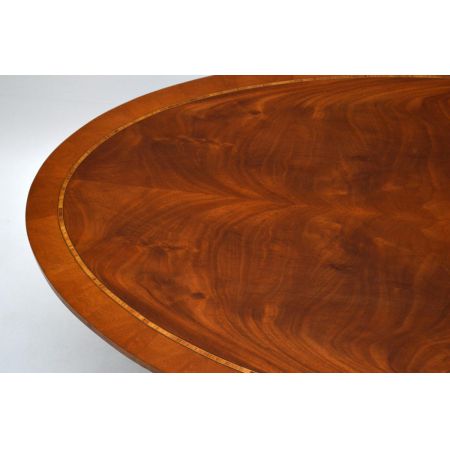 Langer antiker Regency-Stil Oval Couchtisch