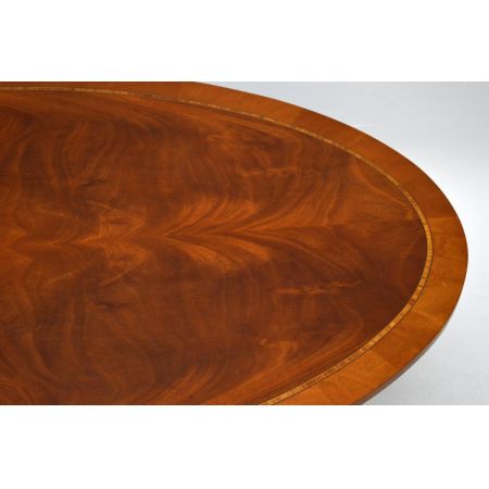 Langer antiker Regency-Stil Oval Couchtisch