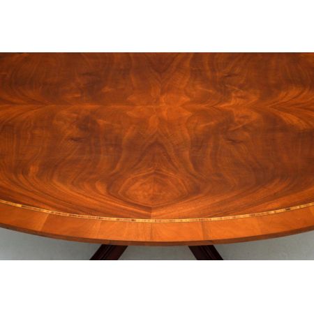 Langer antiker Regency-Stil Oval Couchtisch
