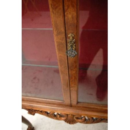 Vitrine Antiik  Queen Anne Stil  Nussbaum  