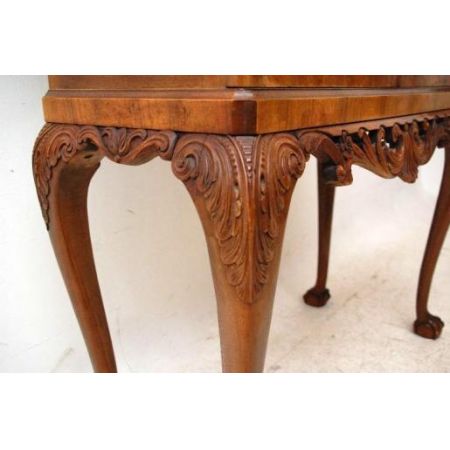 Vitrine Antiik  Queen Anne Stil  Nussbaum  