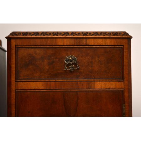 Paar antiker Nachttische Nachtschränke