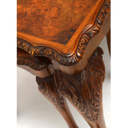 Antiker Nussbaum Burr Coffee Table - Nest