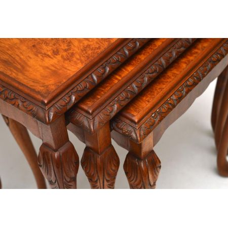 Antike Beistelltische Nest of Tables