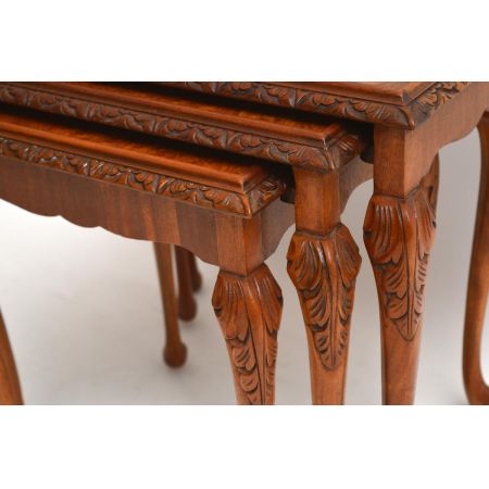 Antike Beistelltische Nest of Tables