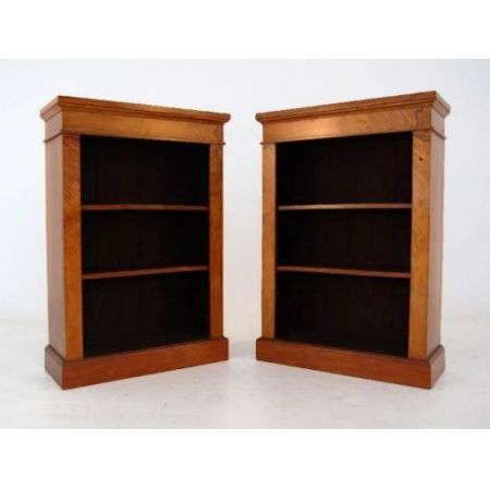 Ein Paar Bücherschränke - Walnuss