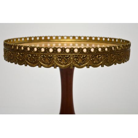 Ein Paar antike französische Weintische