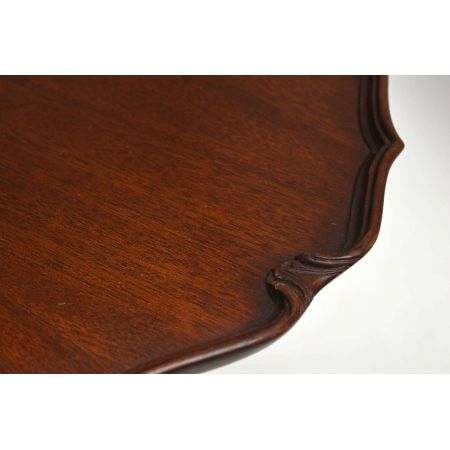 Ein Paar antike geschnitzte Mahagoni-Beistelltische